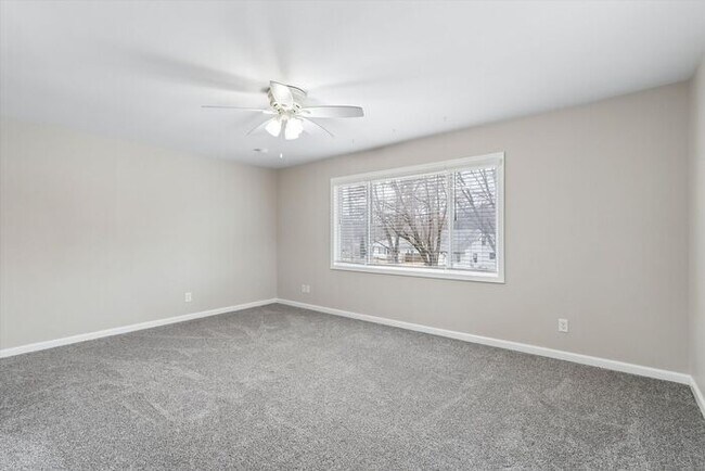 Foto del edificio - $1,750 | 3 Bedroom, 1 Bathroom Top Floor Duplex | No Pets | Available for Immediate Move-In!