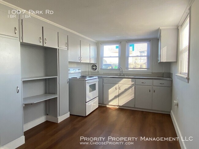 Building Photo - 1097 Park Rd