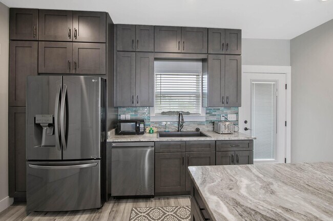 Building Photo - 486 Beatrice Point Rd