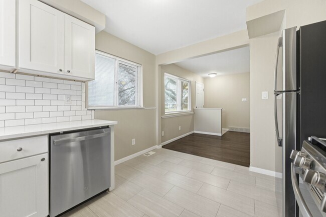 Foto del edificio - 19411 Rensellor St