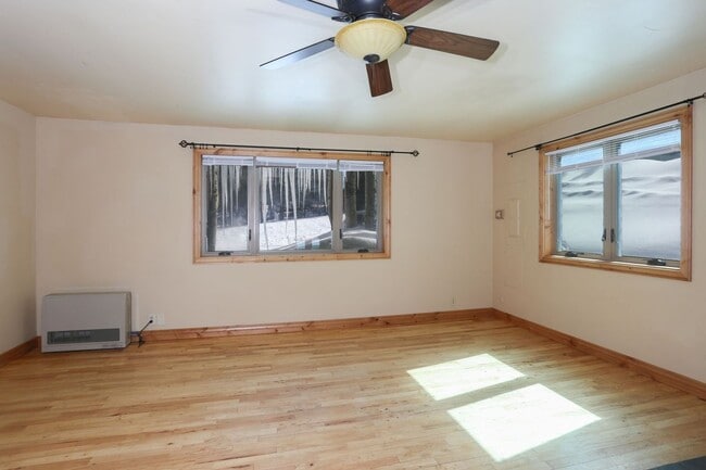 Building Photo - UPDATES COMPLETED!  Unfurnished home! Dogs...