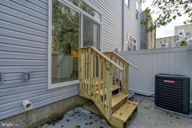 Building Photo - 531 Mercy St