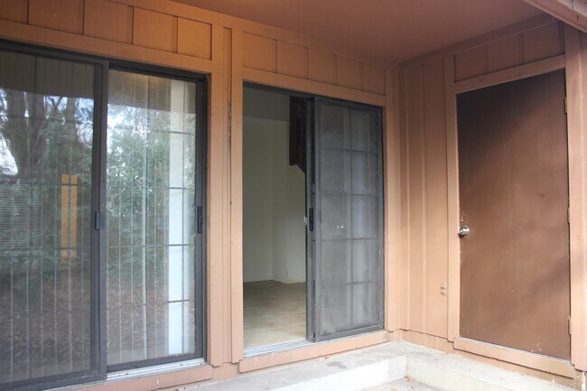 Building Photo - 960 SW 55th Terrace