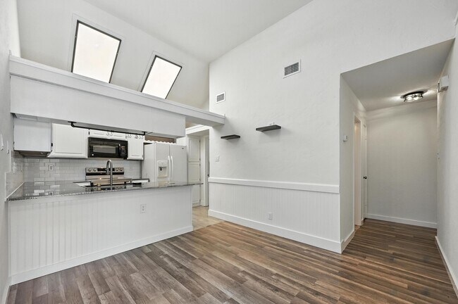 Foto del edificio - 4901 Tree Top Ln