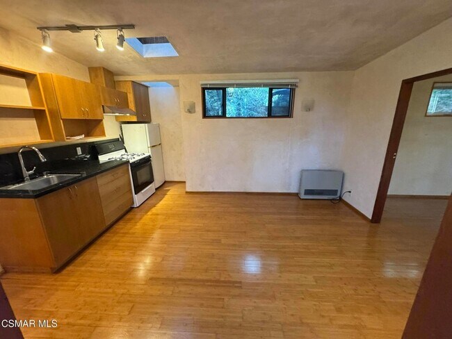 Foto del edificio - 1281 Old Topanga Canyon Rd