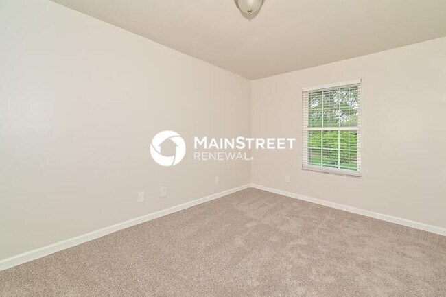 Building Photo - 3 Bedroom Pet-Friendly Home in KNOXVILLE, TN with Main Street Renewal