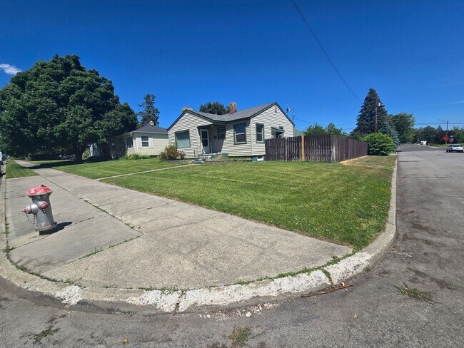 Foto del edificio - Beautiful North Side Home! Available Now!