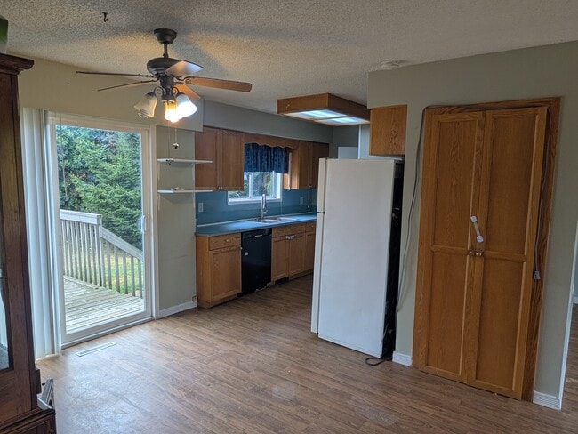 Building Photo - 46600 Teton Ave
