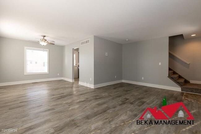 Building Photo - 2 br, 1 bath Duplex - 5131 Eagle Lake Dr