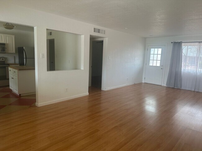 Building Photo - Scottsdale home ready for move in!!