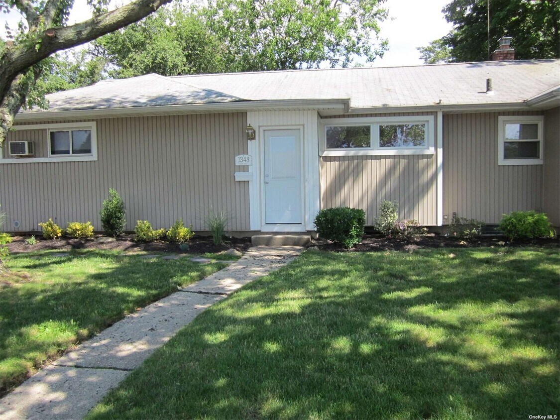 Primary Photo - 1348 Peach Ln