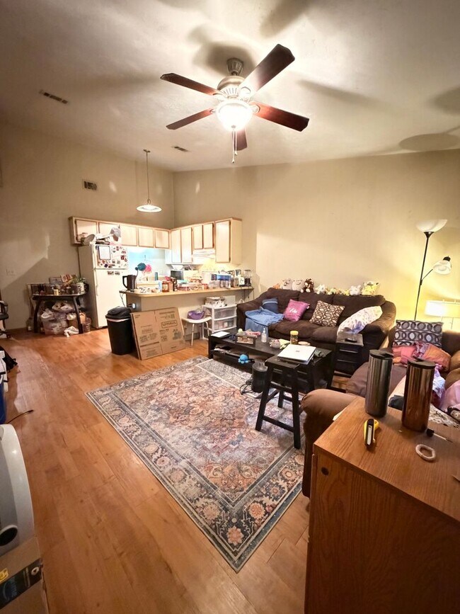Building Photo - 2 Bed/ 2 Bath Near FSU