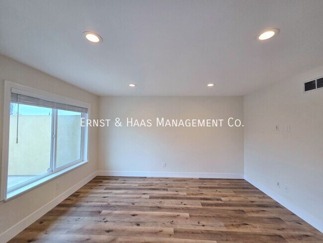 Foto del edificio - 16850 Sierra Vista Way