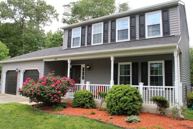 Foto del edificio - Charming 3-Bedroom, 2.5 Bath SFH with Fron...