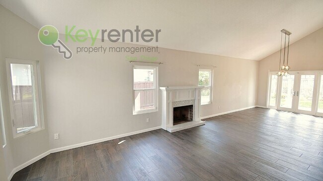 Foto del edificio - Monarch at Carmel Valley| Direct access (~ 5-6 minutes) to SR-56 and I-5| San Diego's most sought...
