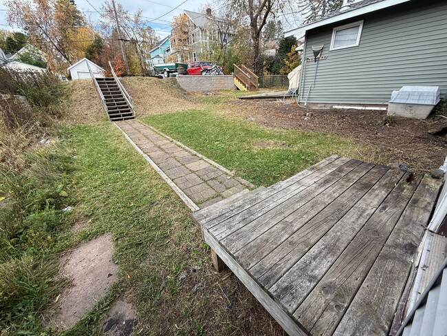 Building Photo - SHORT TERM WINTER RENTAL ONLY!!!!!