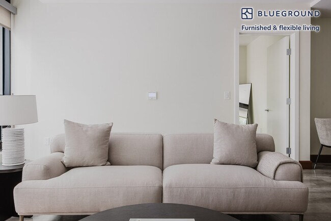 Foto del edificio - 110 W Ocean Blvd