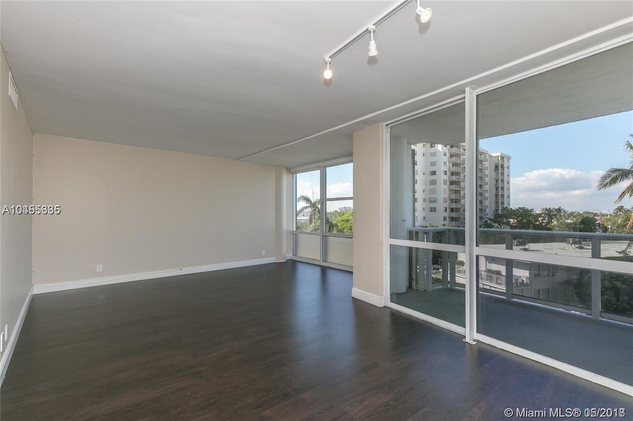Primary Photo - KING COLE CONDO
