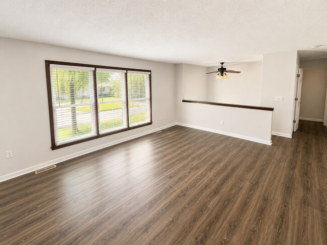 Foto del edificio - Spacious West Manhattan Home with Modern Updates, Oversized Garage & Prime Location