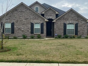 Building Photo - 4001 False River Dr