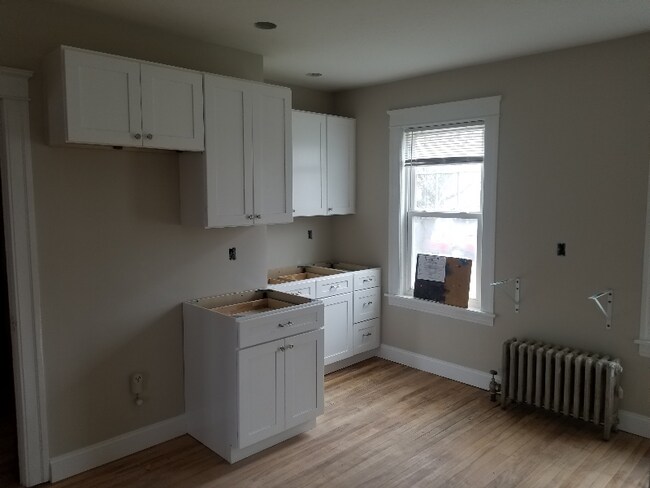 Building Photo - 352 Chandler St