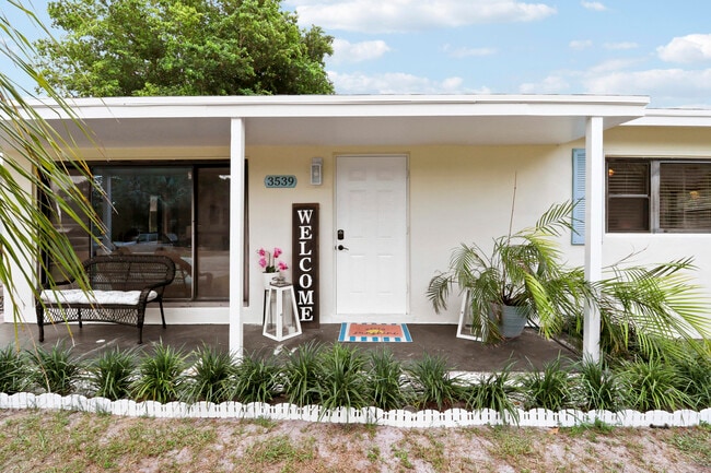 Building Photo - 3539 Everglades Rd