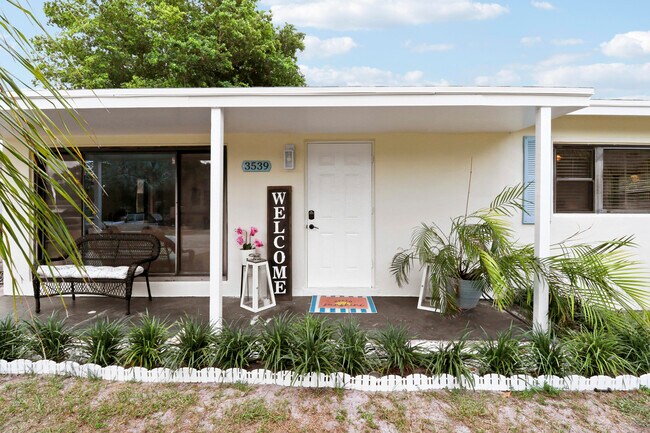 Foto del edificio - 3539 Everglades Rd