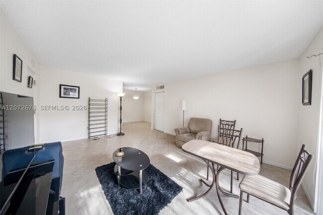 Foto del edificio - 10826 N Kendall Dr