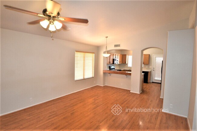 Building Photo - 5317 W Hartford Ave