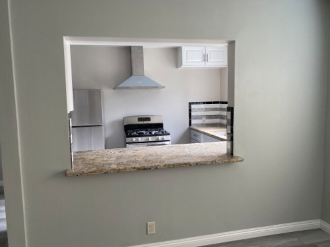 Foto del edificio - 2046 S Sherbourne Dr