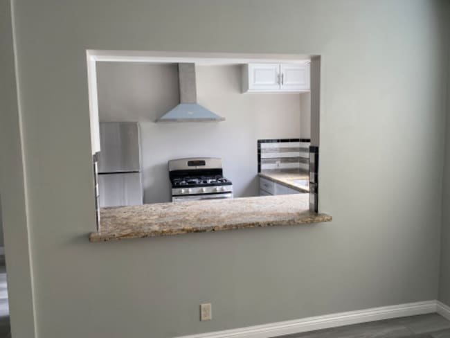 Building Photo - 2046 S Sherbourne Dr