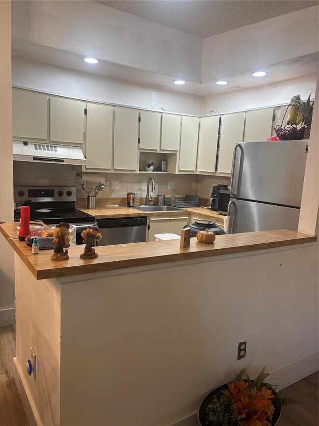 Foto del edificio - 10727 W Clairmont Cir