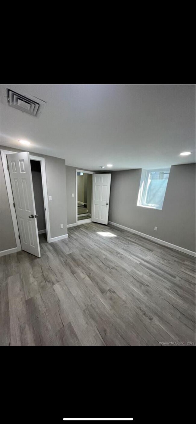 Building Photo - 460 3rd Ave