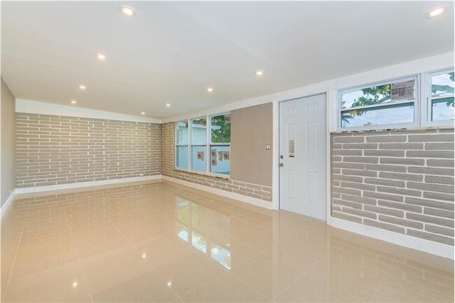 Foto del edificio - 1145 NE 155th St