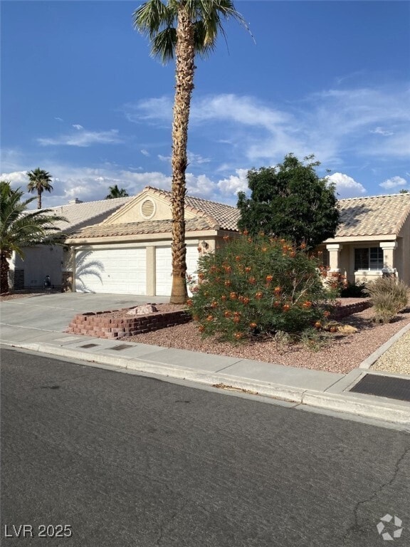 Building Photo - 3640 Yorba Linda Dr