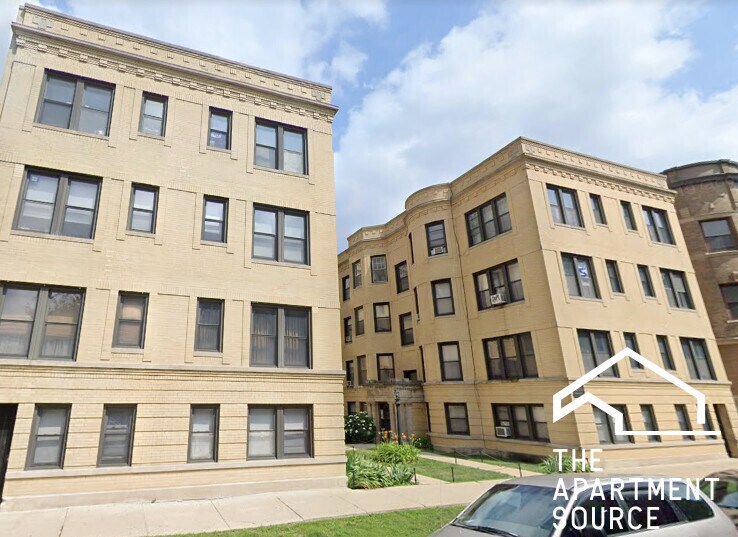 Primary Photo - 3924 N Pine Grove Ave