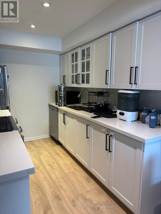 Photo du bâtiment - 4620-4620 Guildwood Way
