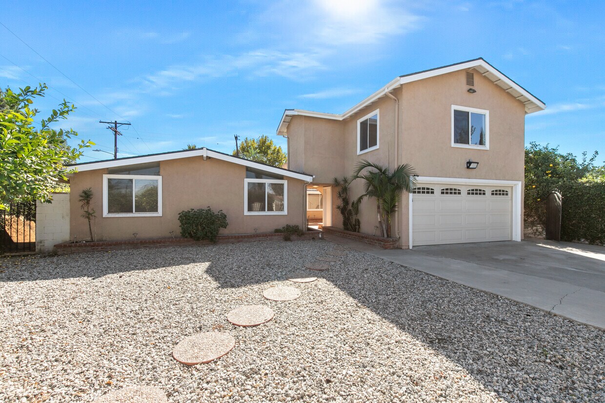 20500 Archwood St, CA 91306 House Rental in CA