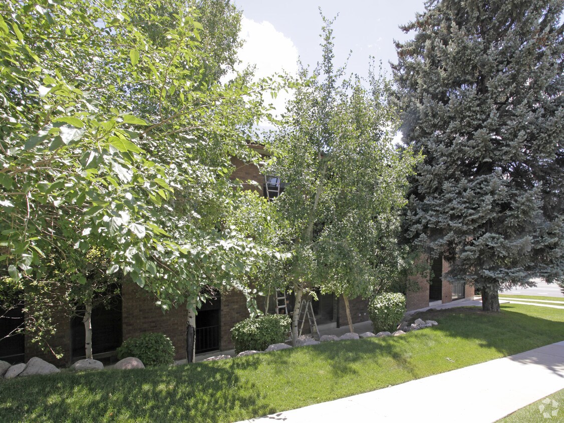 Building Photo - 905 S 1300 E