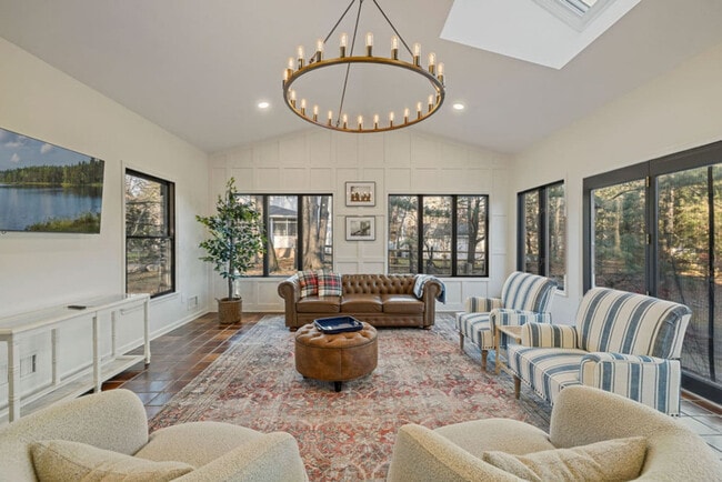 Building Photo - 11 Viola Rd Building Photo - 11 Viola Rd