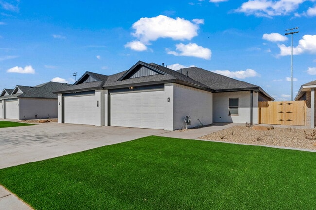 Building Photo - Like new duplex in Frenship East!