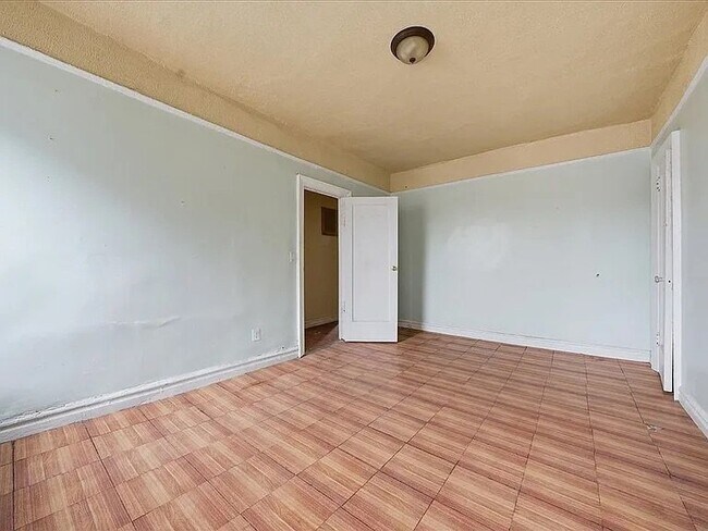 Building Photo - 1715 Nelson Ave