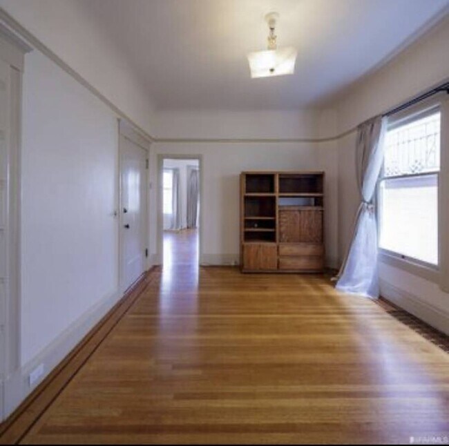 Building Photo - 76 Vernon St