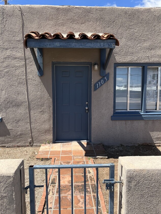 Primary Photo - 1305 N Columbus Blvd