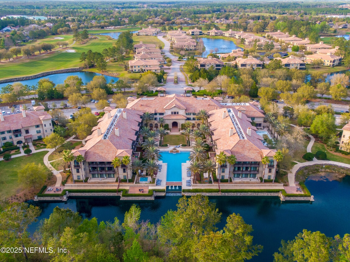 Foto principal - 945 Registry Blvd