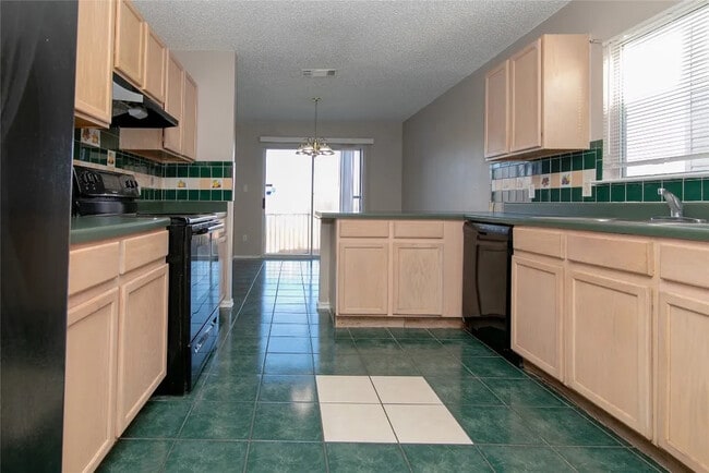 Foto del edificio - Room in House on Heyerdahl Dr