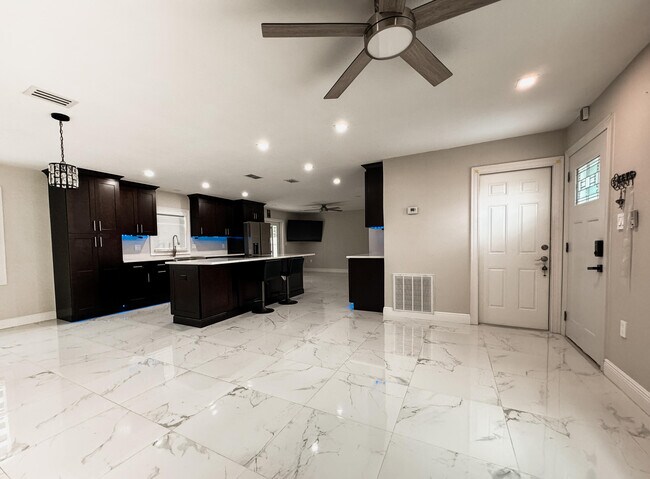 Foto del edificio - 282 Umber St NW