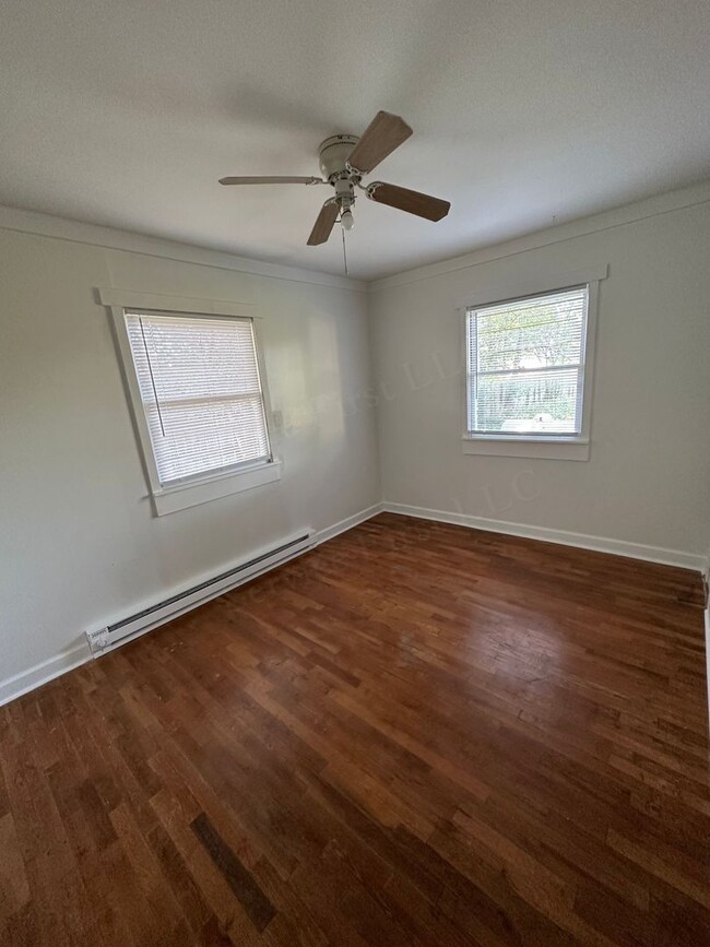 Building Photo - 2 bed, 1 Bath house in Bolivar, Mo! Call Q...