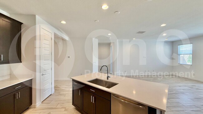 Foto del edificio - 1454 W J Waltz Wy