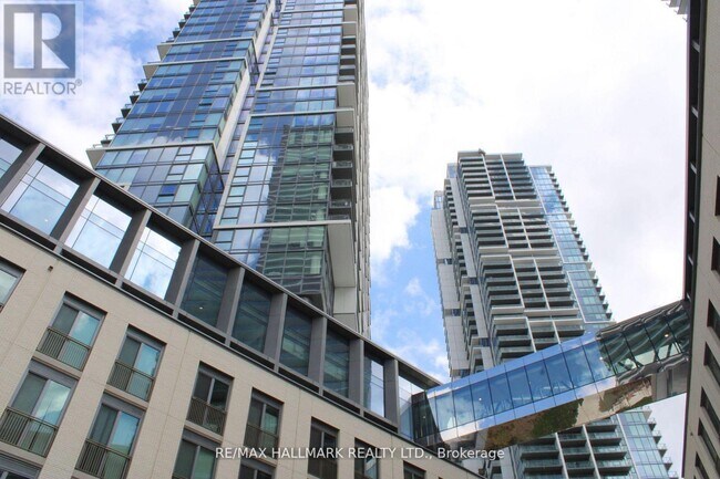 Photo du bâtiment - 1000-1000 Portage Pkwy
